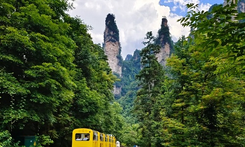 7-Day China Tour Including Yangtze River and Zhangjiajie: Majestic Rivers and Mystical Mountains